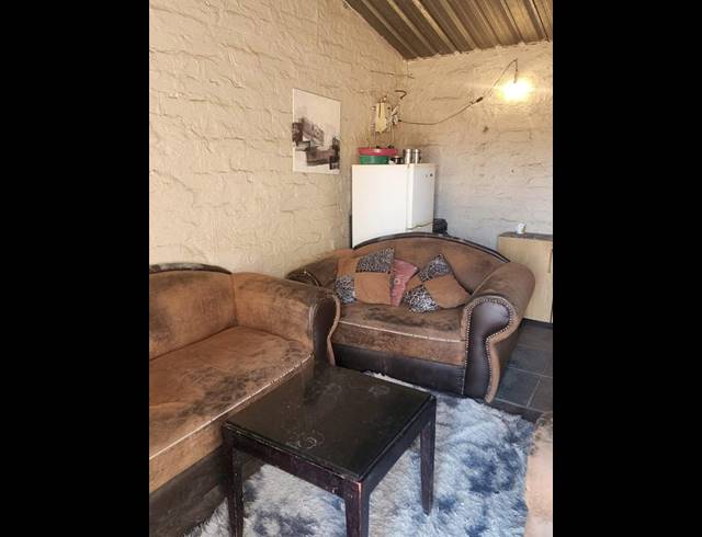 2 BEDROOM HOUSE FOR SALE IN TEMBA UNIT 7